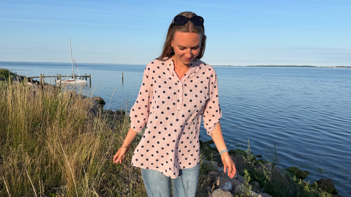 Bomuldsskjorte med prikker