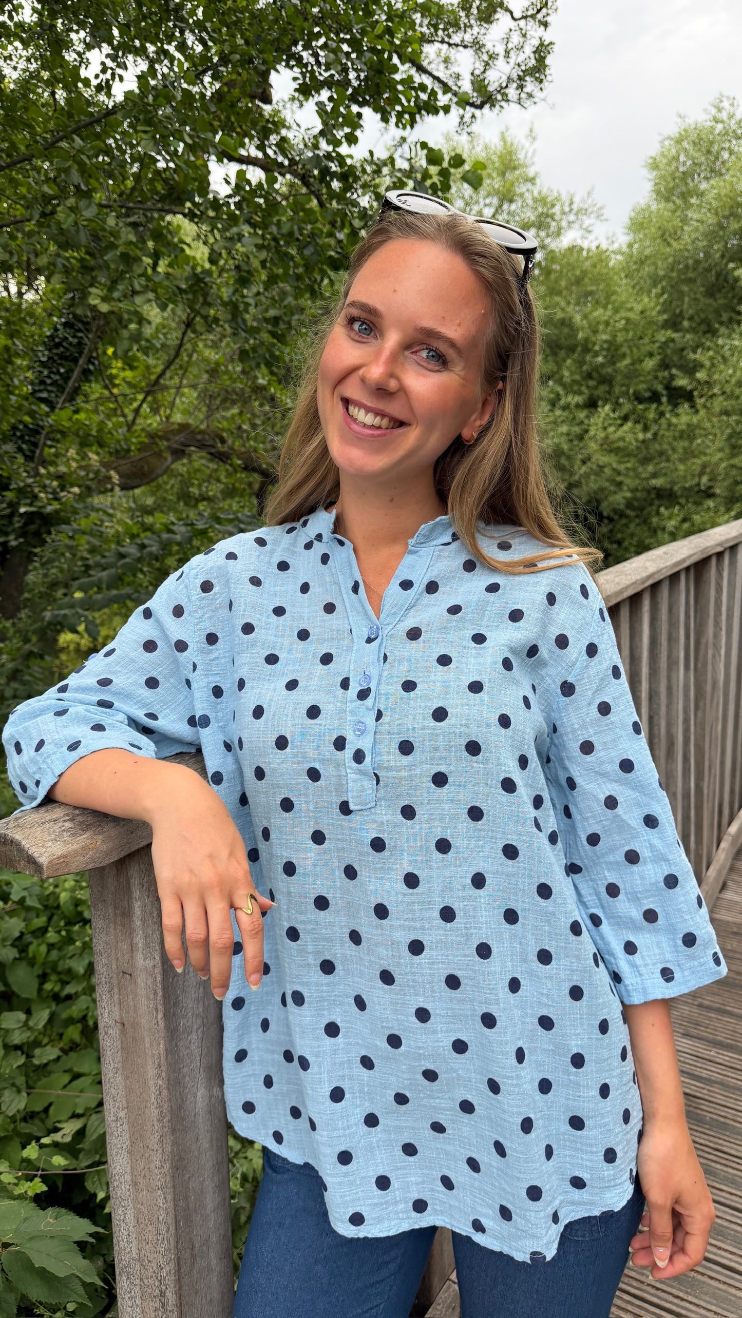 Bomuldsskjorte med prikker