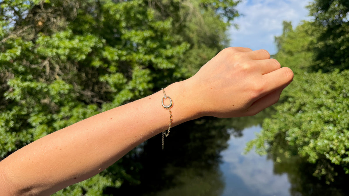 Naya armbånd