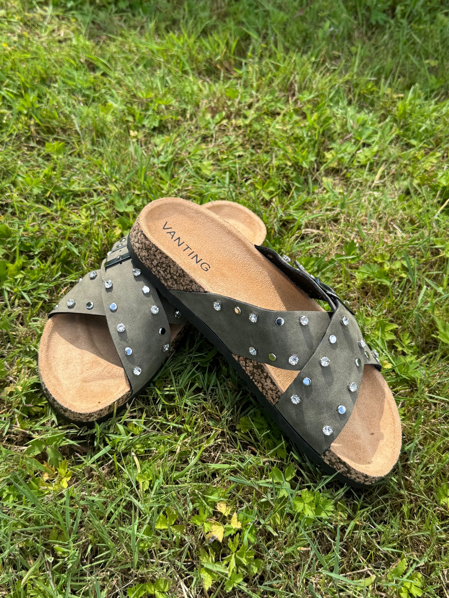 Sandal med spænde